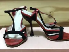 miumiu ミュウミュウ 赤×黒サンダル ビジュー付