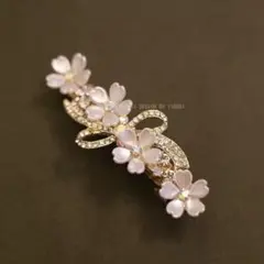 エレガントな花モチーフバレッタ