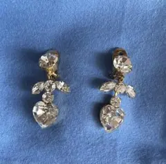 ハート型クリスタルのドロップイヤリング