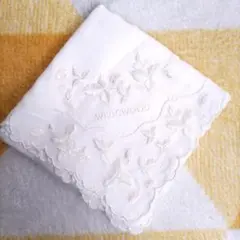 WEDGWOOD　刺繍 ハンカチ　白色　レース　匿名発送