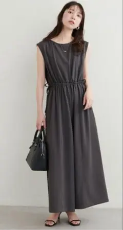 ナチュラルクチュール　バックシャーリングロンパース　チャコールグレー