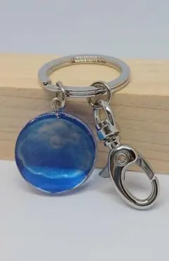 クラゲ　ハンドメイド キーリング 青 レジン シンプル