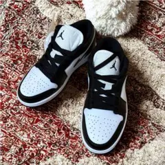 新品 NIKE エアジョーダン1 LOW 23.5cm 黒白