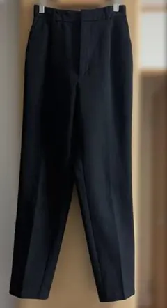 GU Sサイズ　テーパードパンツ　黒