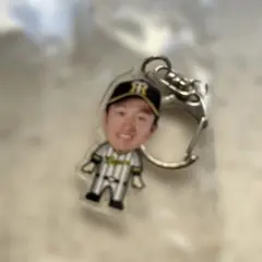 阪神タイガース　近本選手　全身デザイン アクリルキーホルダー
