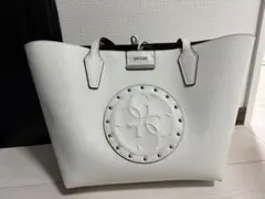 GUESS リバーシブルトートバッグ ホワイト ブラック