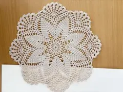 ベージュ ハンドメイド レース編み ドイリーのサムネイル