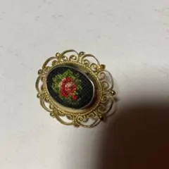 花柄刺繍オーバル型ブローチ