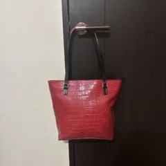 トートバッグ 赤 型押しクロコダイル柄 ポケット多め