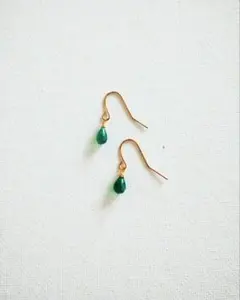 ハンドメイド　ピアス　グリーンオニキス　一粒ピアス　シンプル　天然石