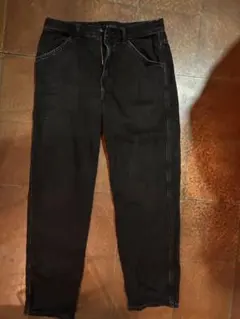 UNIQLO黒のストレートデニムパンツ