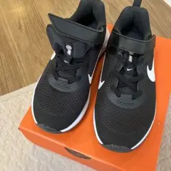 NIKEレボリューション6