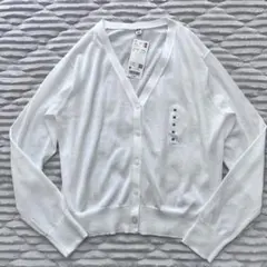 新品タグ付き　ユニクロ　ライトVネックカーディガン　オフホワイト