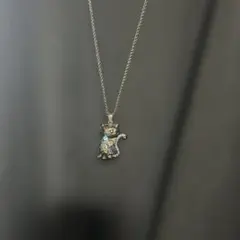 猫の形のペンダントネックレス