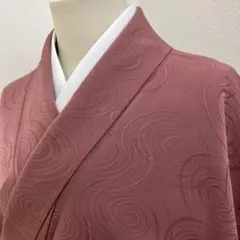 【恵】497w 着物　色無地　渦地紋入り　一つ紋