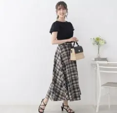 美品　クチュールブローチ　チェック柄フレアスカート ネイビー ベージュ