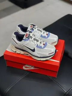 NIKE Zoom Vomero 5 スニーカー
