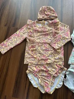 LOUISE MISHA フリル付き水着　帽子セット セパレート　130cm