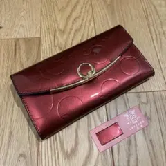 エンボス加工三つ折り財布ワインレッド