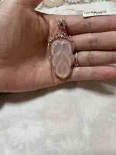 瑪瑙ピンクの葉型ペンダント 新品タグ付き値下げ