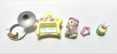 【シルバニアファミリー/美品】フローラうさぎの赤ちゃん＋音楽隊小物楽器4個セット