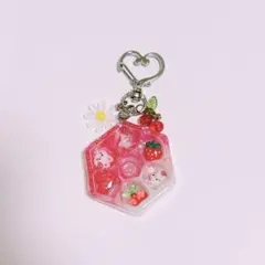 【いちご×うさぎシリーズ＊＊】レジン　チャーム　キーホルダー　シェイカー