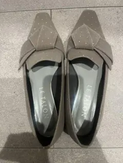 LE TALON グレー リボン付きフラットシューズ