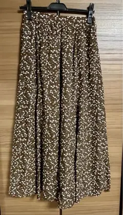 アースミュージックアンドエコロジー　小花柄スカート　茶色