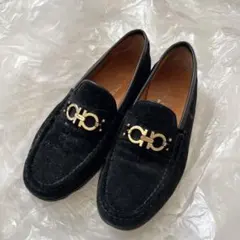 Salvatore Ferragamo 黒 スエード ローファー　ガンチーニのサムネイル