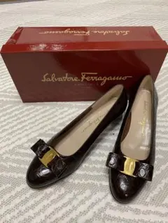 Salvatore Ferragamo パンプス ヴァラ クロコ型押し
