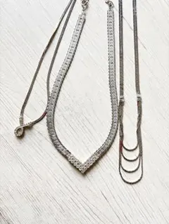 V字型メタルネックレス クリスタル装飾付き 他2本