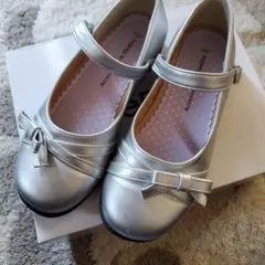 BeBe シルバー フォーマルシューズ