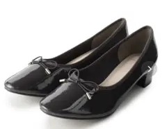 リボン付きブラックバレエシューズ