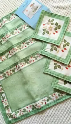 WEDGWOOD　 ワイルドストロベリー ティーマット／コースター　セット 新品