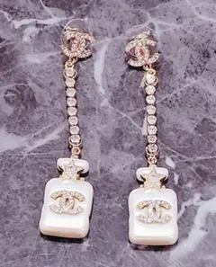 CHANEL☆ホワイト香水ボトルピアス☆ノベルティ☆