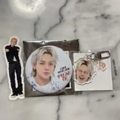 treasure ヒョンソク　顔アクキー　缶バッジ　ステッカーまとめ売り