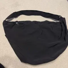 黒 ショルダーバッグ ファスナー付き