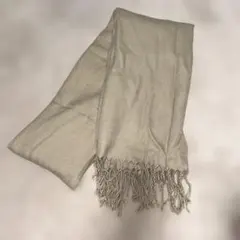 ベージュマフラー