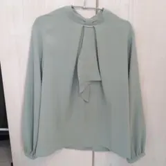 ブラウス　シャツ　オフィスカジュアル