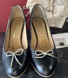 Ferragamo ブラックリボンパンプス