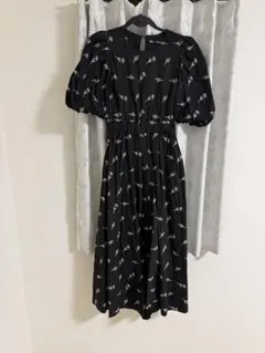 【ZARA】刺繍入り黒パフスリーブミディドレス