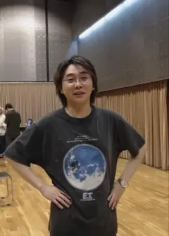 大森元貴着用E.T. プリント Tシャツ