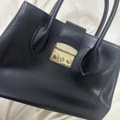 FURLA ブラックレザーハンドバッグ
