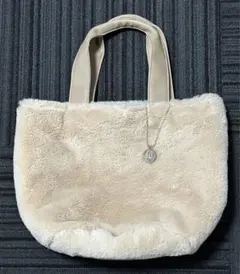 レディース　ふわふわ　トートバッグ　ファーバッグ　ボアバッグ　ベージュ