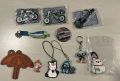 お買得　キーホルダー　バッジ　11点セット