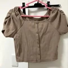 GU フロントボタンオフショルダーT Mサイズ　ブラウン　ベージュ