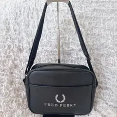 Fred Perry ブラック ロゴ入り ショルダーバッグ　フレッドペリー 黒