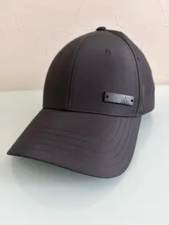 試着のみ！adidas ブラック ロゴプレート付き キャップ　アディダス