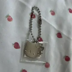 サンリオショップ購入特典 プレミア厶 ハローキティ50th メタルチャーム