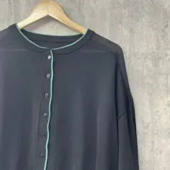 【極美品】KURIKA ブラック ボタン付きカーディガン グリーンアクセント